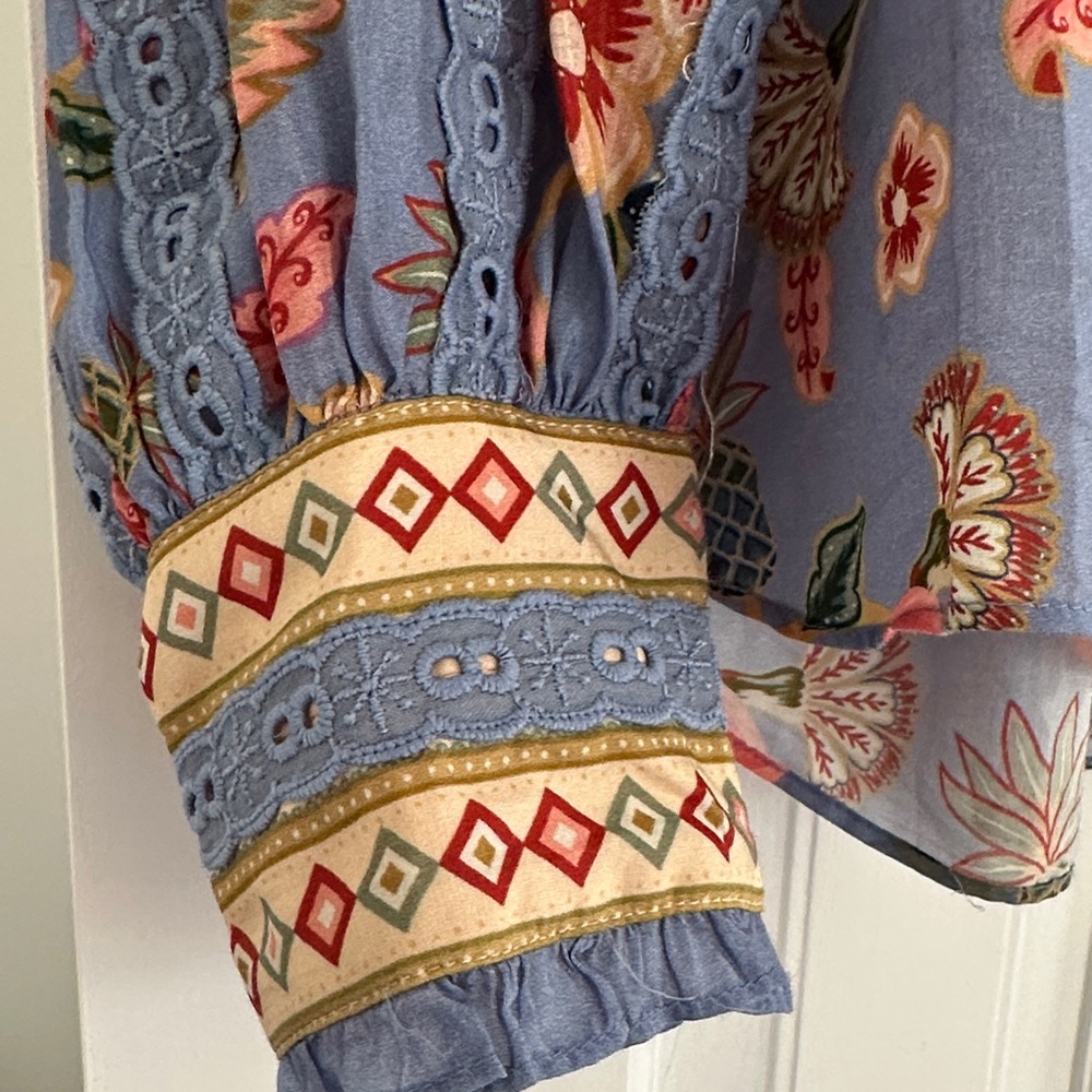 FARM Rio Multicolor Floral Blouse - Picture 4 of 8